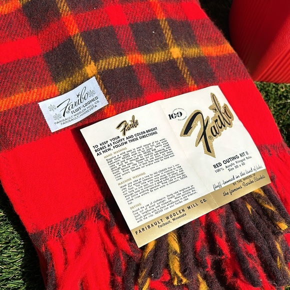 Vintage Picnic Set with Faribault Blanket, Hamilton-Skotch Thermos, and Basket - Picture 12 of 16